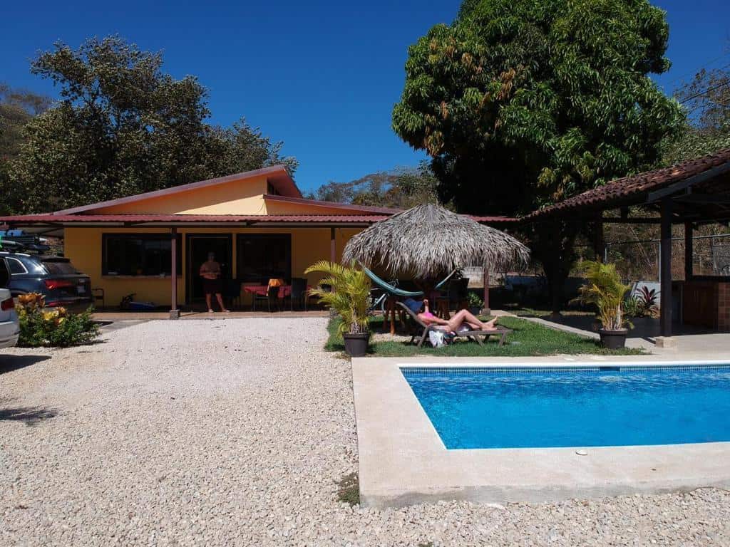 4-Bedroom House in Matapalo: Tranquil Retreat 6 Minutes from Playa Grande!