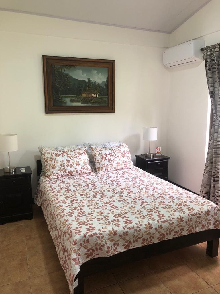 4-Bedroom House in Matapalo: Tranquil Retreat 6 Minutes from Playa Grande!