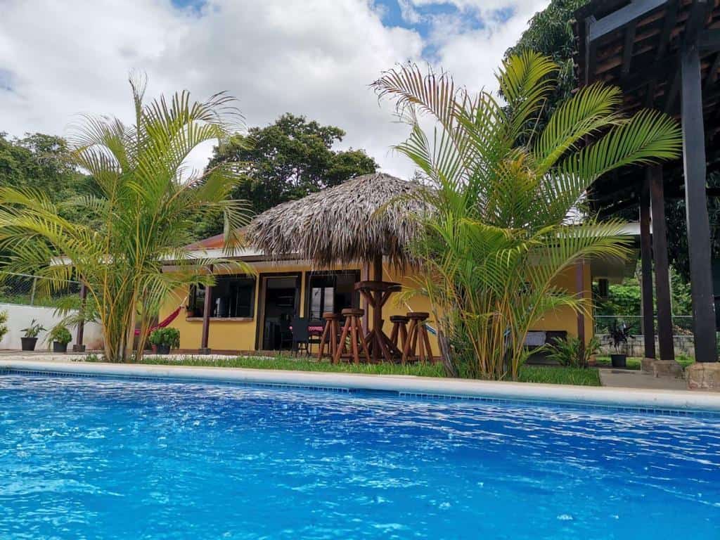 4-Bedroom House in Matapalo: Tranquil Retreat 6 Minutes from Playa Grande!