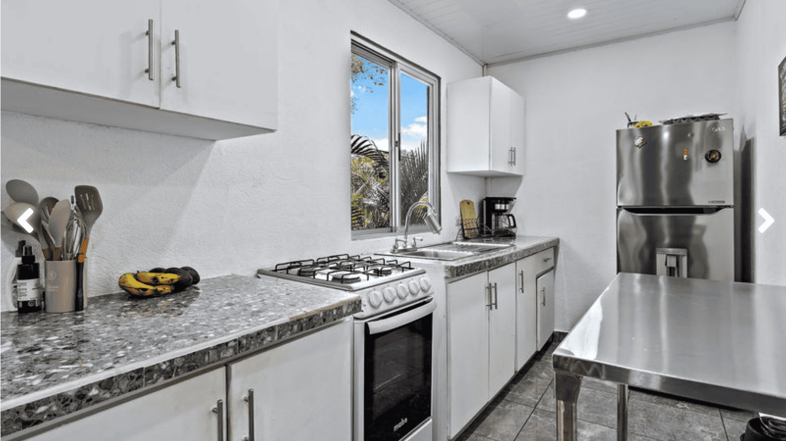 Spacious Income Producing Property Close to Tamarindo Beach: Generous Earnings Near Tamarindo