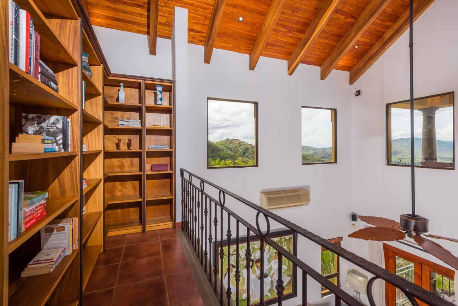 Villa de Oro Pacific Heights: Your Golden Retreat in Flamingo