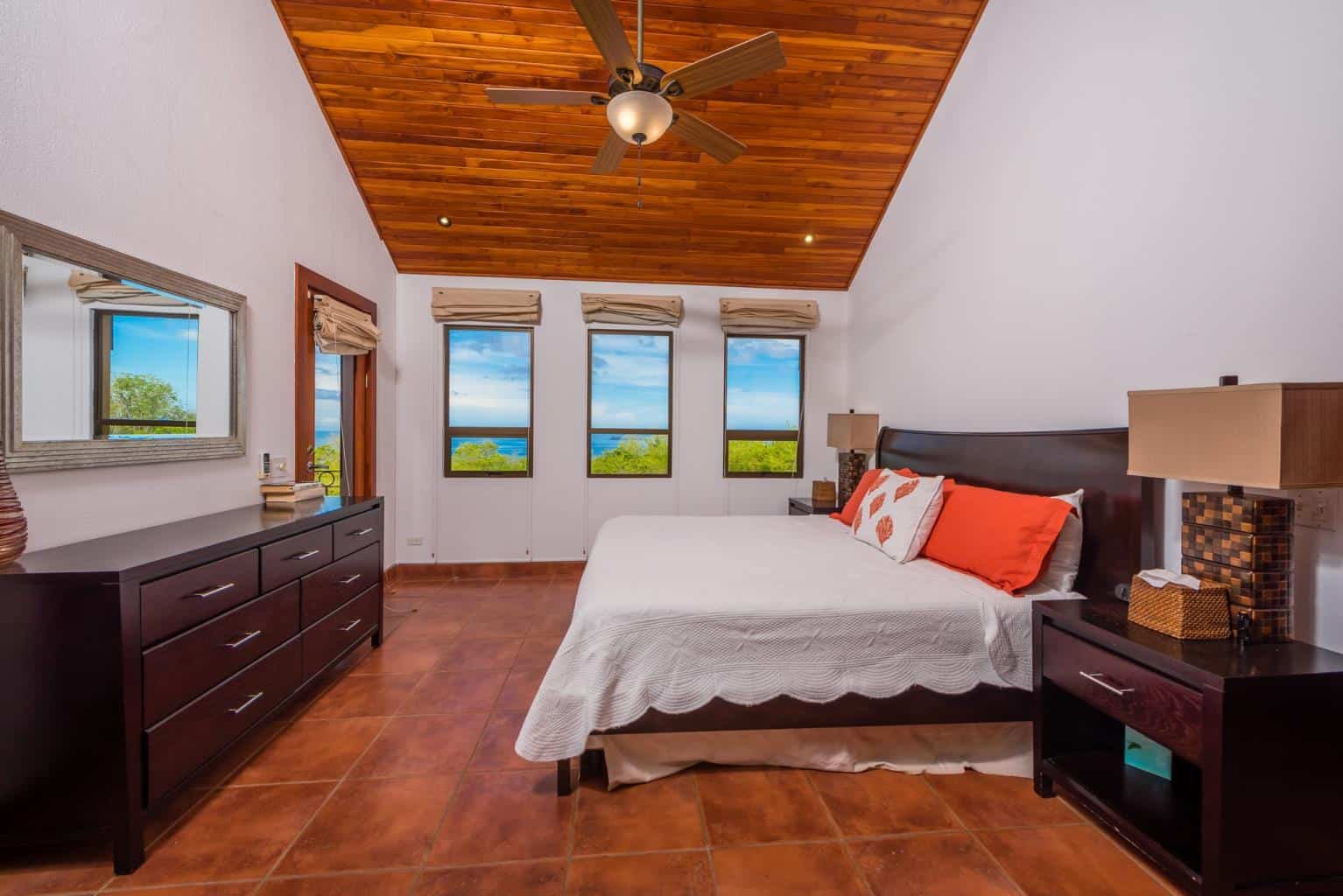 Villa de Oro Pacific Heights: Your Golden Retreat in Flamingo