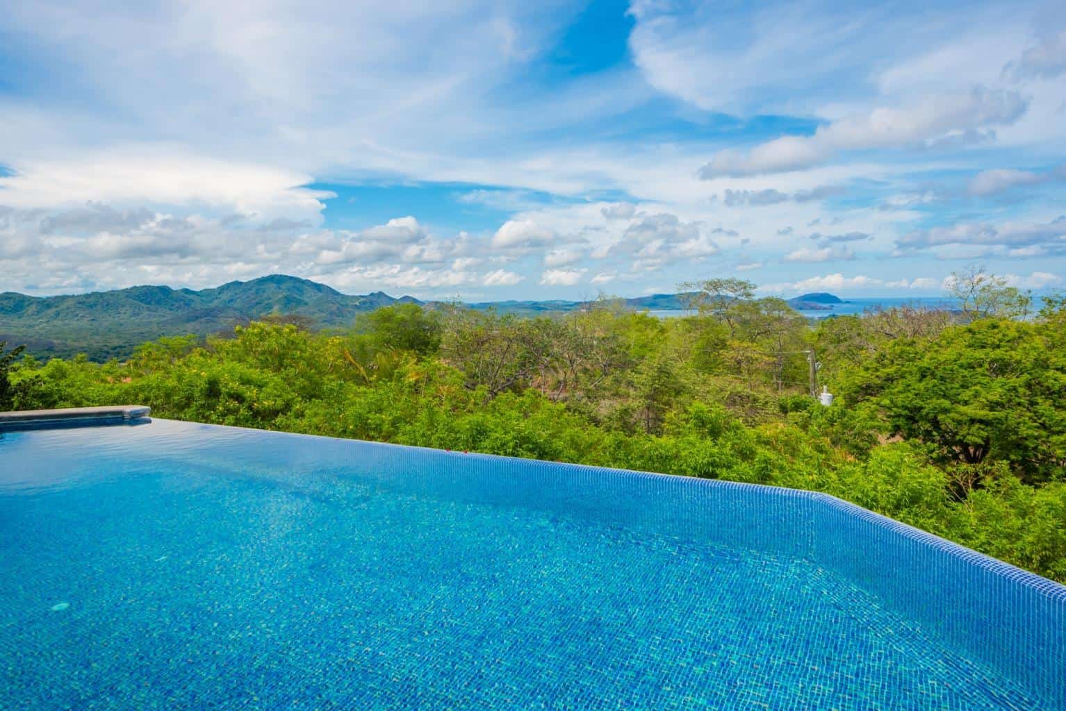 Villa de Oro Pacific Heights: Your Golden Retreat in Flamingo