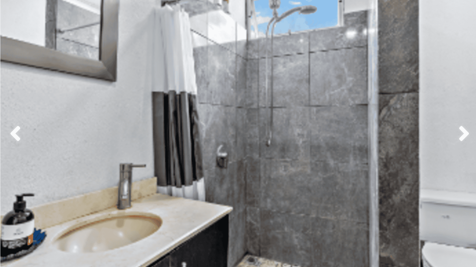 Spacious Income Producing Property Close to Tamarindo Beach: Generous Earnings Near Tamarindo