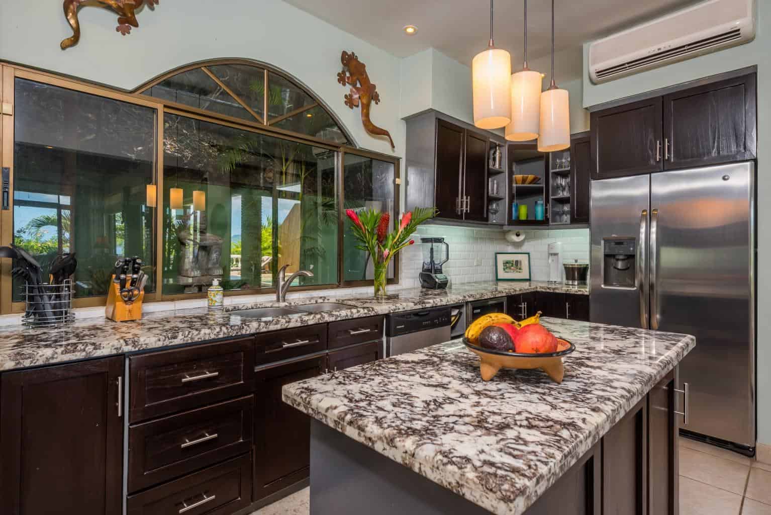 Casa Las Brisas, Flamingo Northridge: Coastal Charm in Flamingo Northridge
