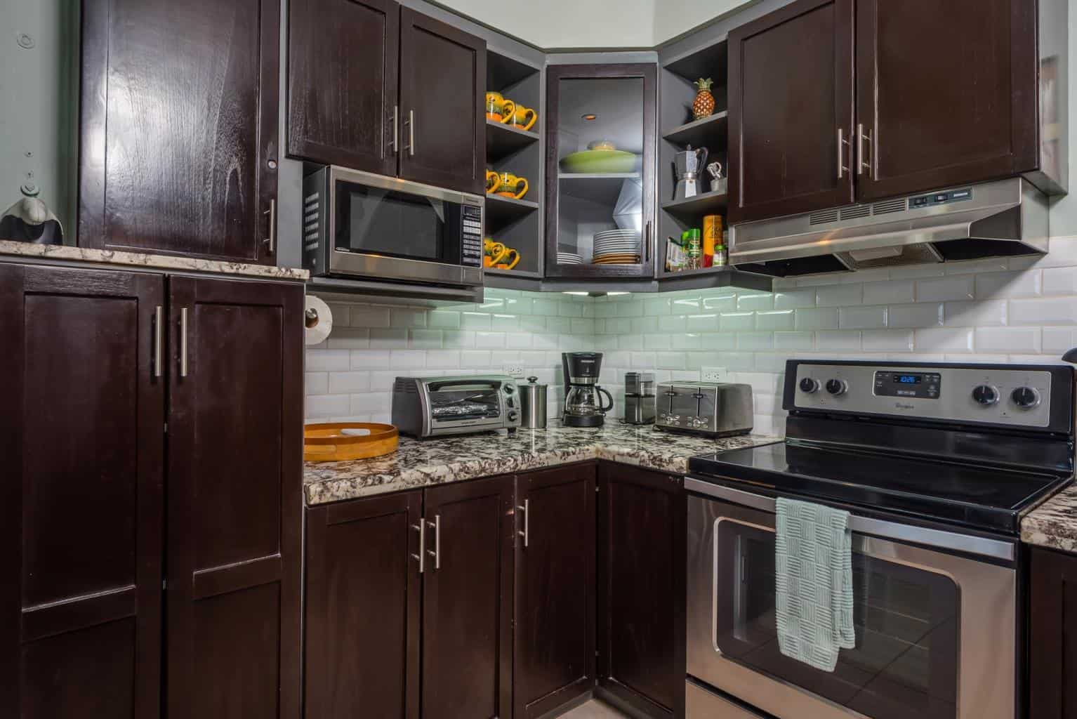 Casa Las Brisas, Flamingo Northridge: Coastal Charm in Flamingo Northridge