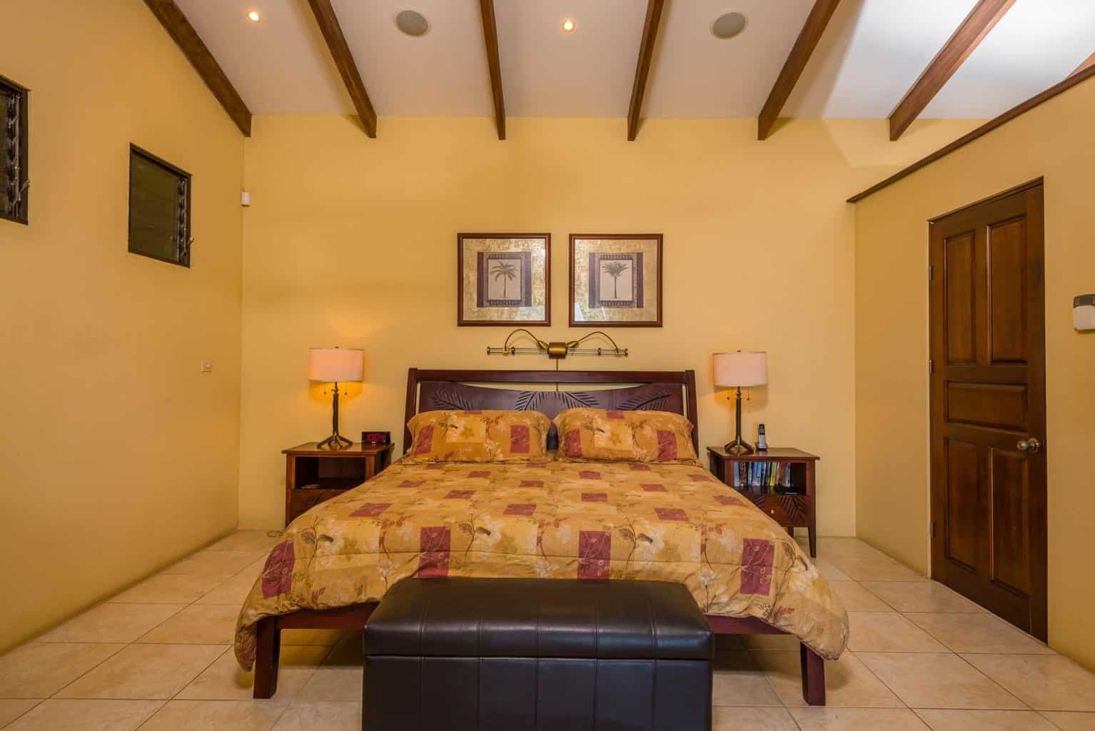 Casa Las Brisas, Flamingo Northridge: Coastal Charm in Flamingo Northridge