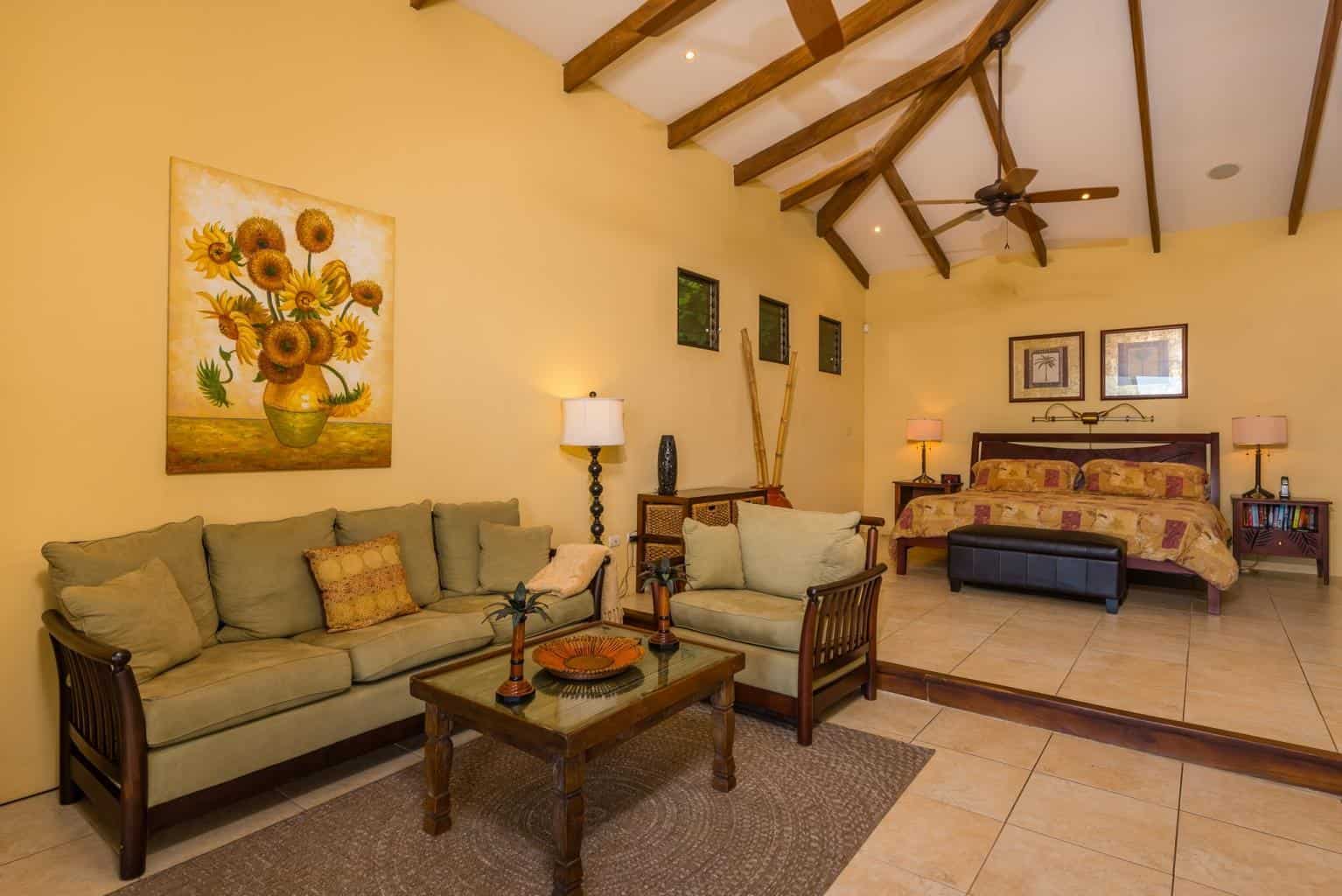 Casa Las Brisas, Flamingo Northridge: Coastal Charm in Flamingo Northridge