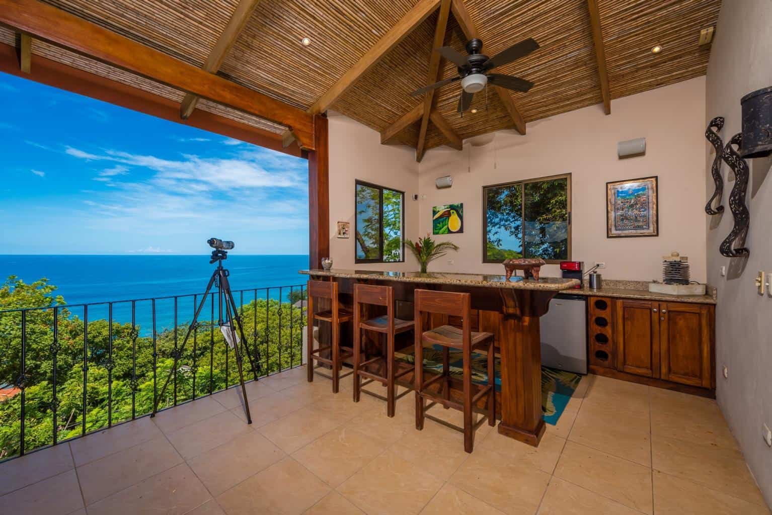 Casa Las Brisas, Flamingo Northridge: Coastal Charm in Flamingo Northridge