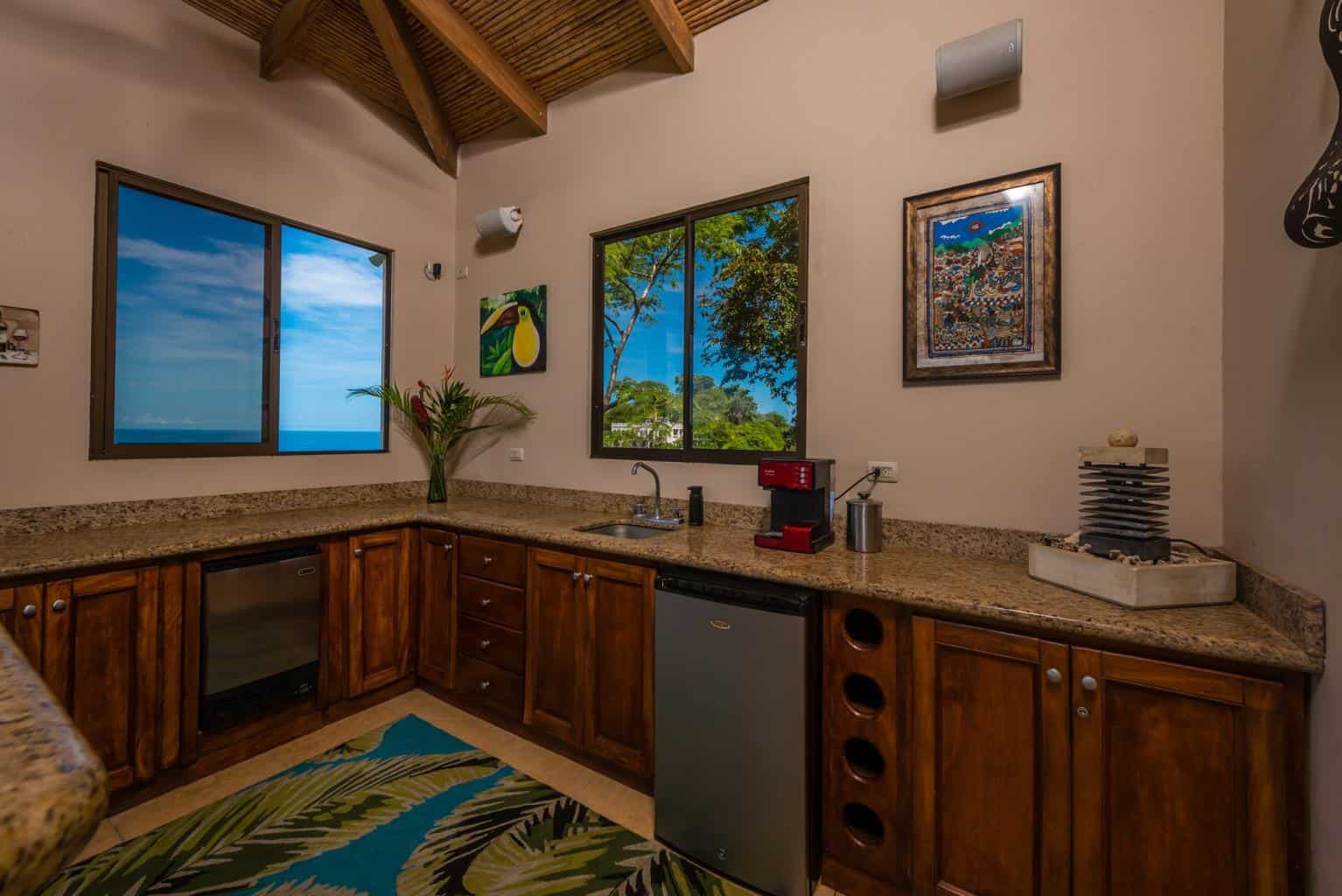 Casa Las Brisas, Flamingo Northridge: Coastal Charm in Flamingo Northridge