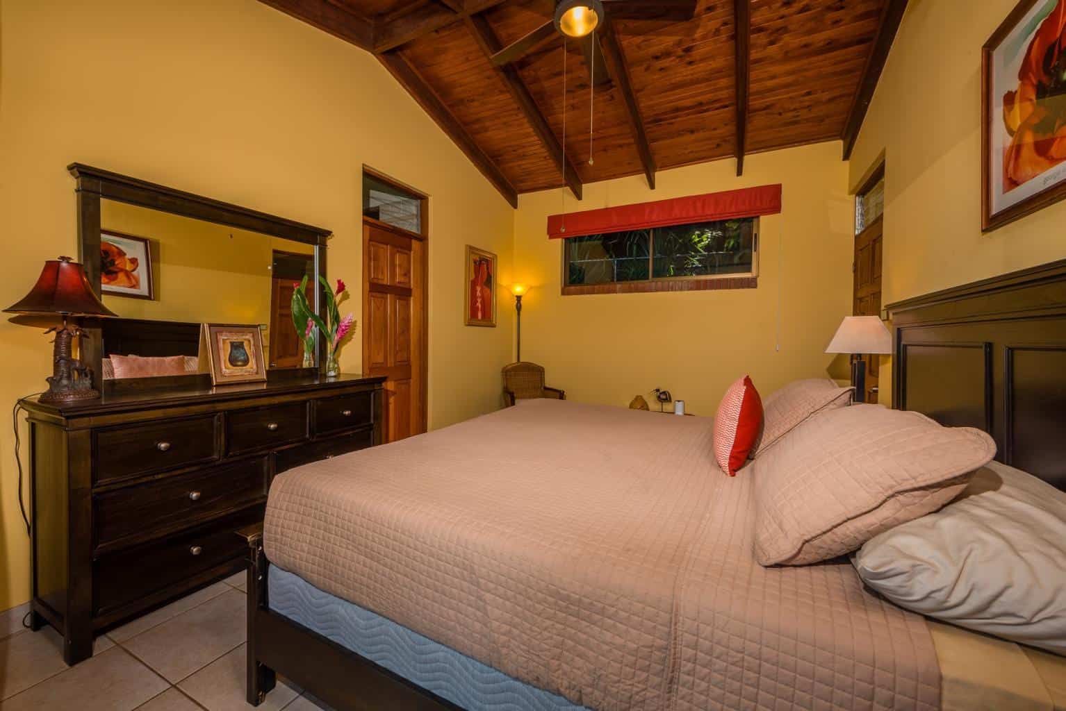 Casa Las Brisas, Flamingo Northridge: Coastal Charm in Flamingo Northridge