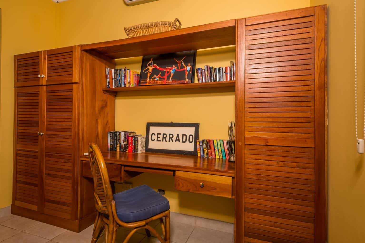 Casa Las Brisas, Flamingo Northridge: Coastal Charm in Flamingo Northridge