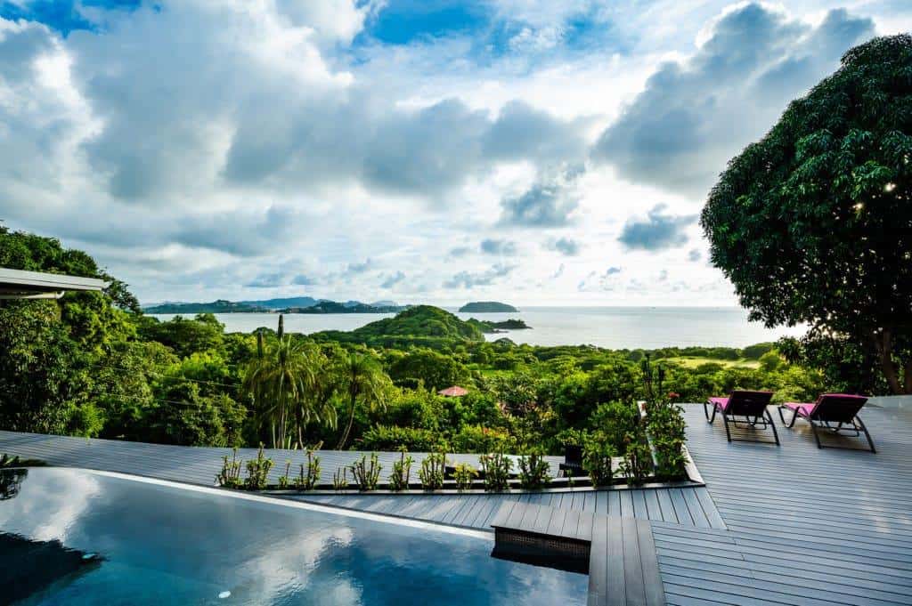 Modern House in Playa Pietra with Ocean View: Contemporary Living with a View