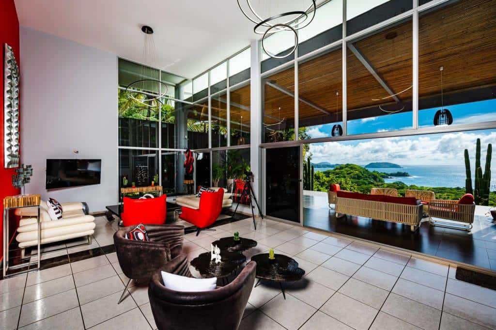 Modern House in Playa Pietra with Ocean View: Contemporary Living with a View