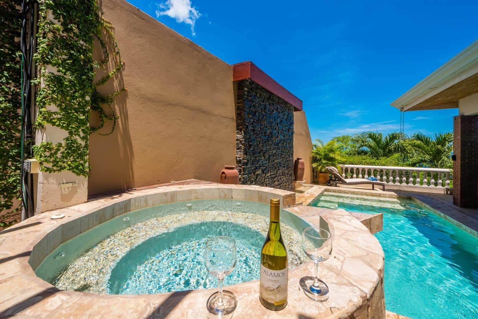 Casa Las Brisas, Flamingo Northridge: Coastal Charm in Flamingo Northridge
