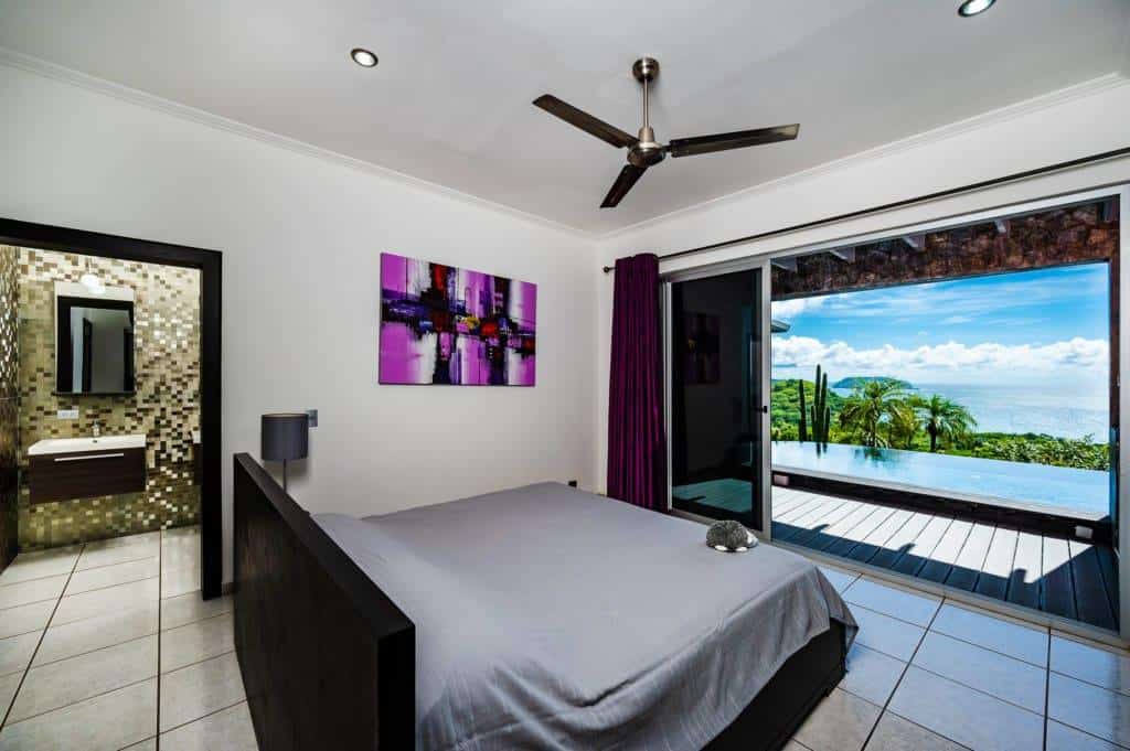 Modern House in Playa Pietra with Ocean View: Contemporary Living with a View