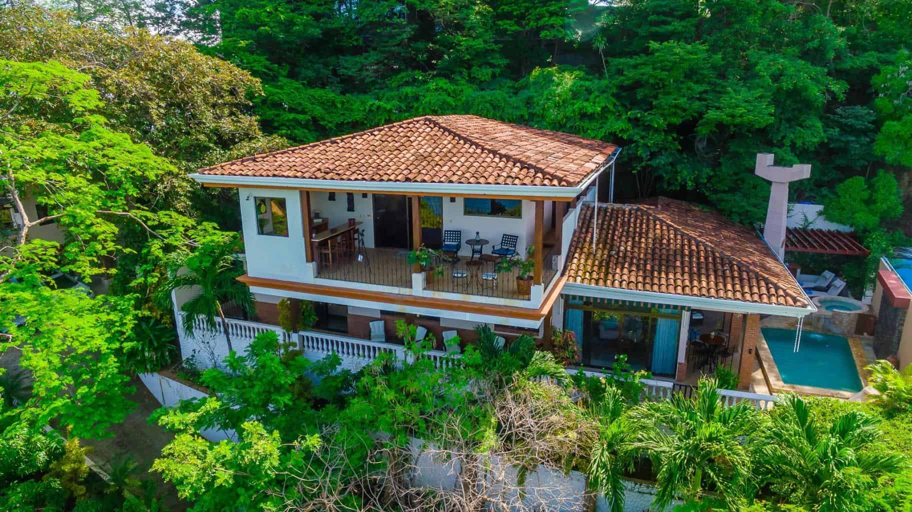 Casa Las Brisas, Flamingo Northridge: Coastal Charm in Flamingo Northridge