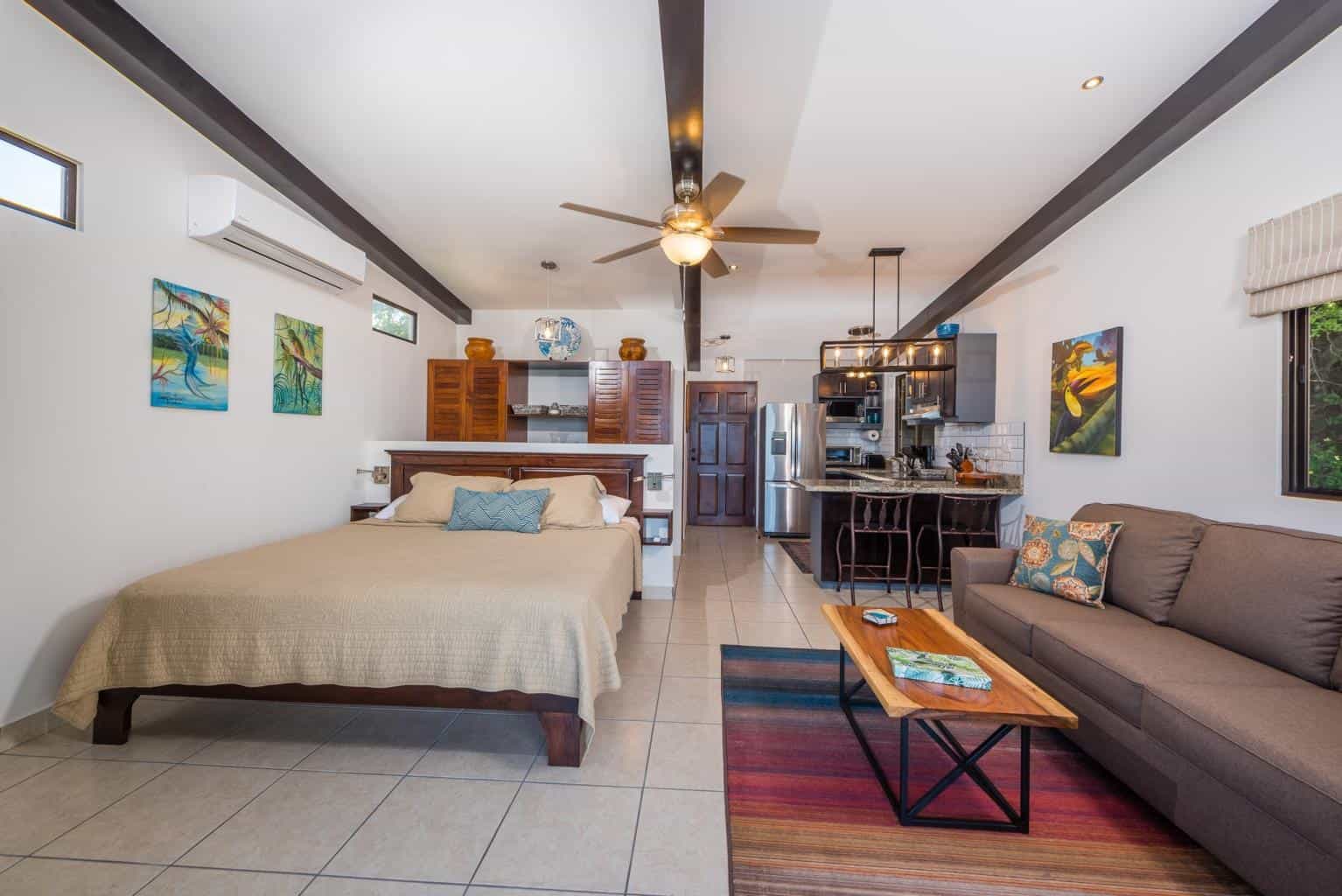 Casa Las Brisas, Flamingo Northridge: Coastal Charm in Flamingo Northridge
