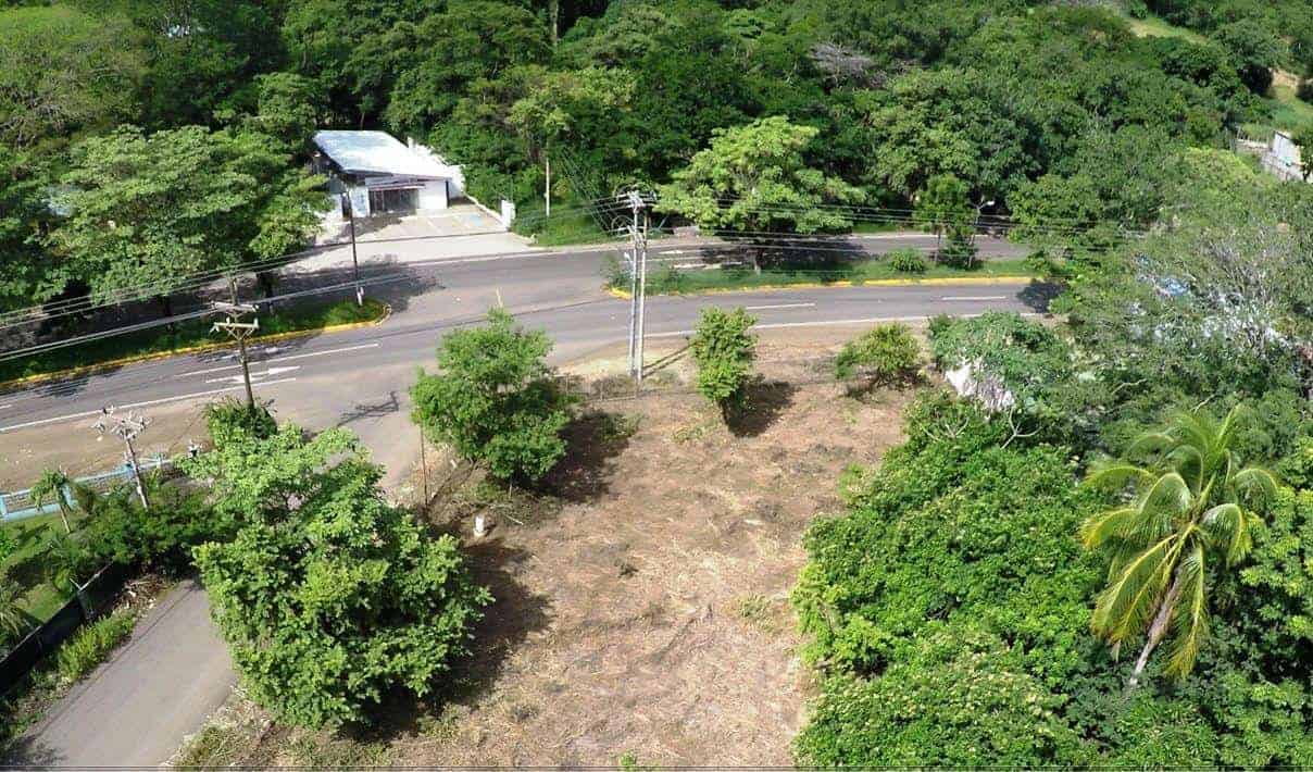 Playas Del Coco Commercial Lot: Commercial Potential in Paradise