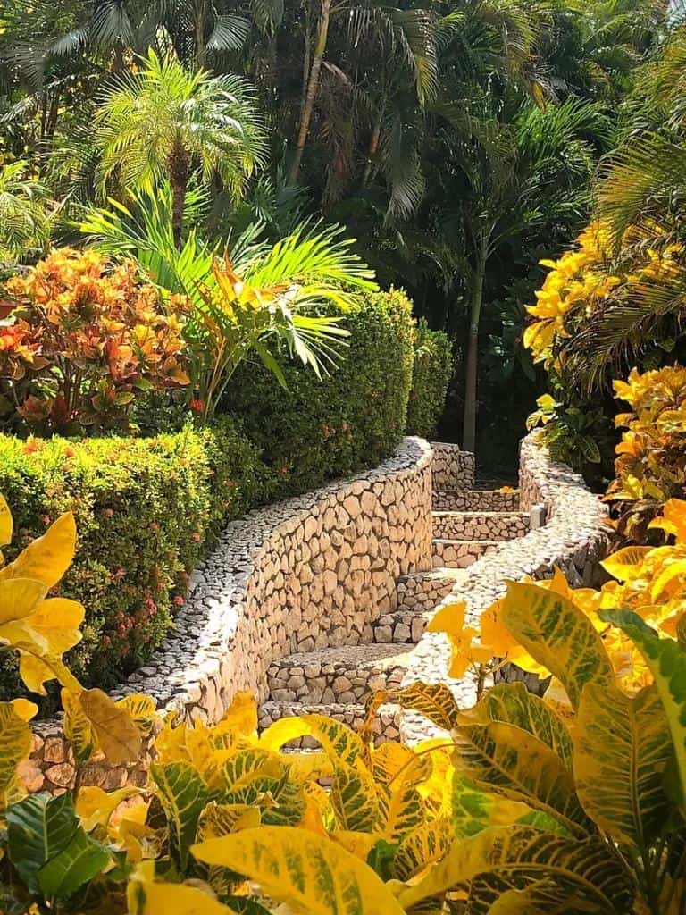 Lomas de Flamingo Villa 4: A Symphony of Luxury!