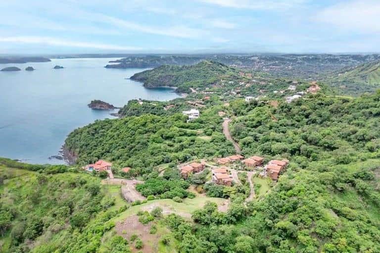 Stunning Ocean View Condo: Breathtaking Views Await