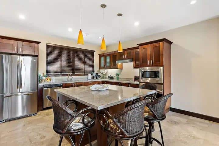 Stunning Ocean View Condo: Breathtaking Views Await