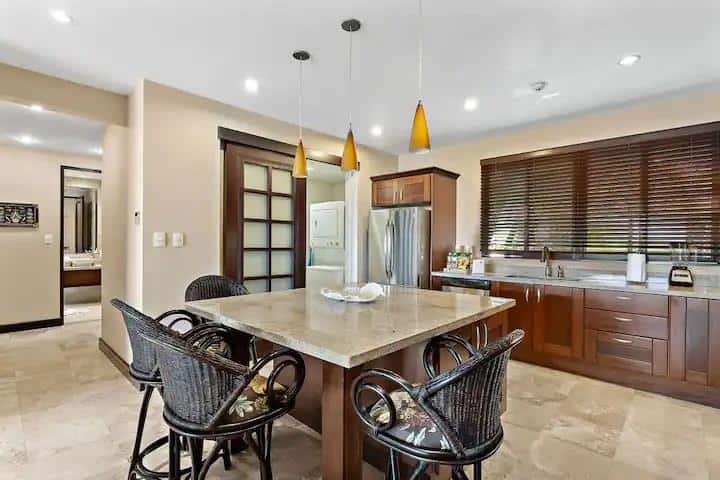 Stunning Ocean View Condo: Breathtaking Views Await