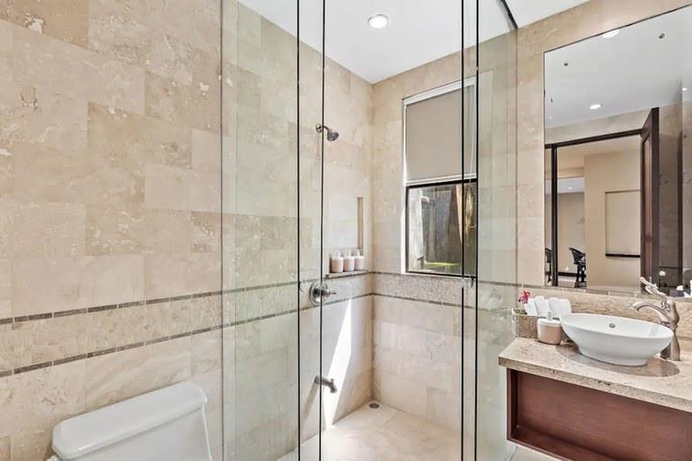 Stunning Ocean View Condo: Breathtaking Views Await