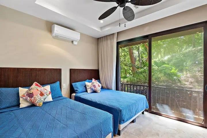 Stunning Ocean View Condo: Breathtaking Views Await