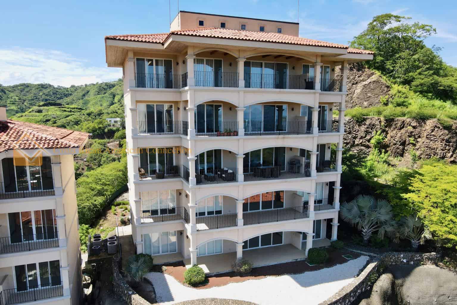 Segovia E301: Elevated Living by the Pacific