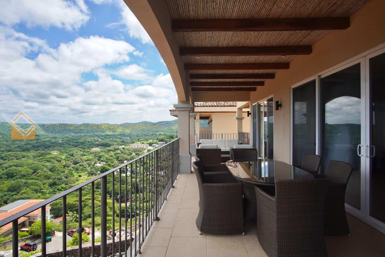 Segovia E301: Elevated Living by the Pacific