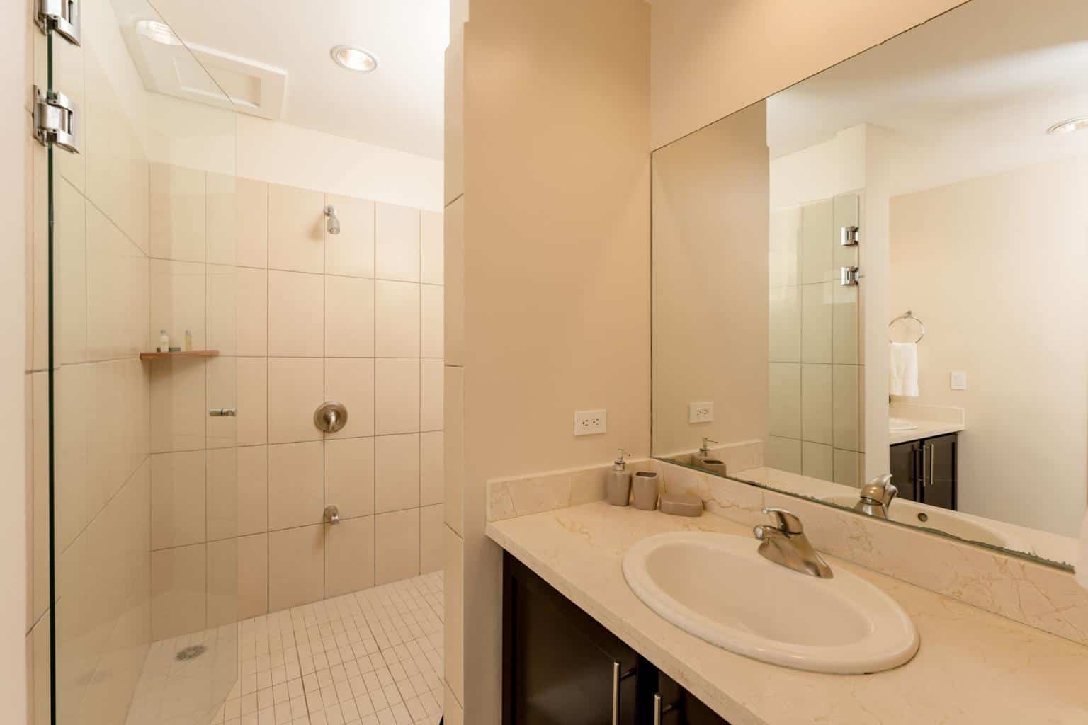 Pacifico Luxury, 2-Bed Condo: Coastal Comfort in Every Corner