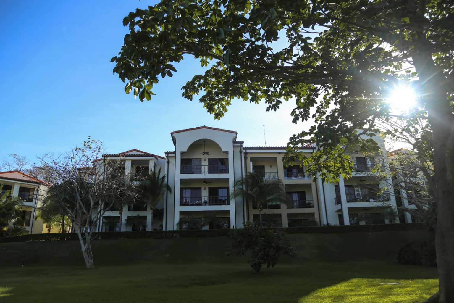 Pacifico Luxury, 2-Bed Condo: Coastal Comfort in Every Corner