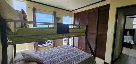Great Ocean View Home: Sweeping Vistas Await