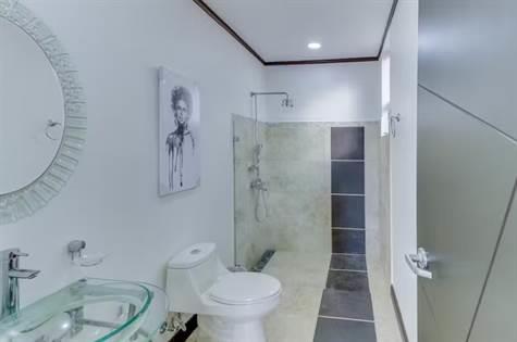 Great Ocean View Home: Sweeping Vistas Await