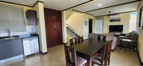 Great Ocean View Home: Sweeping Vistas Await
