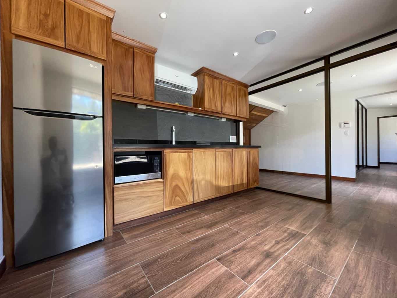 Ready Smart Technology Office Building & Workshop: Equipped for Modern Business in Tamarindo