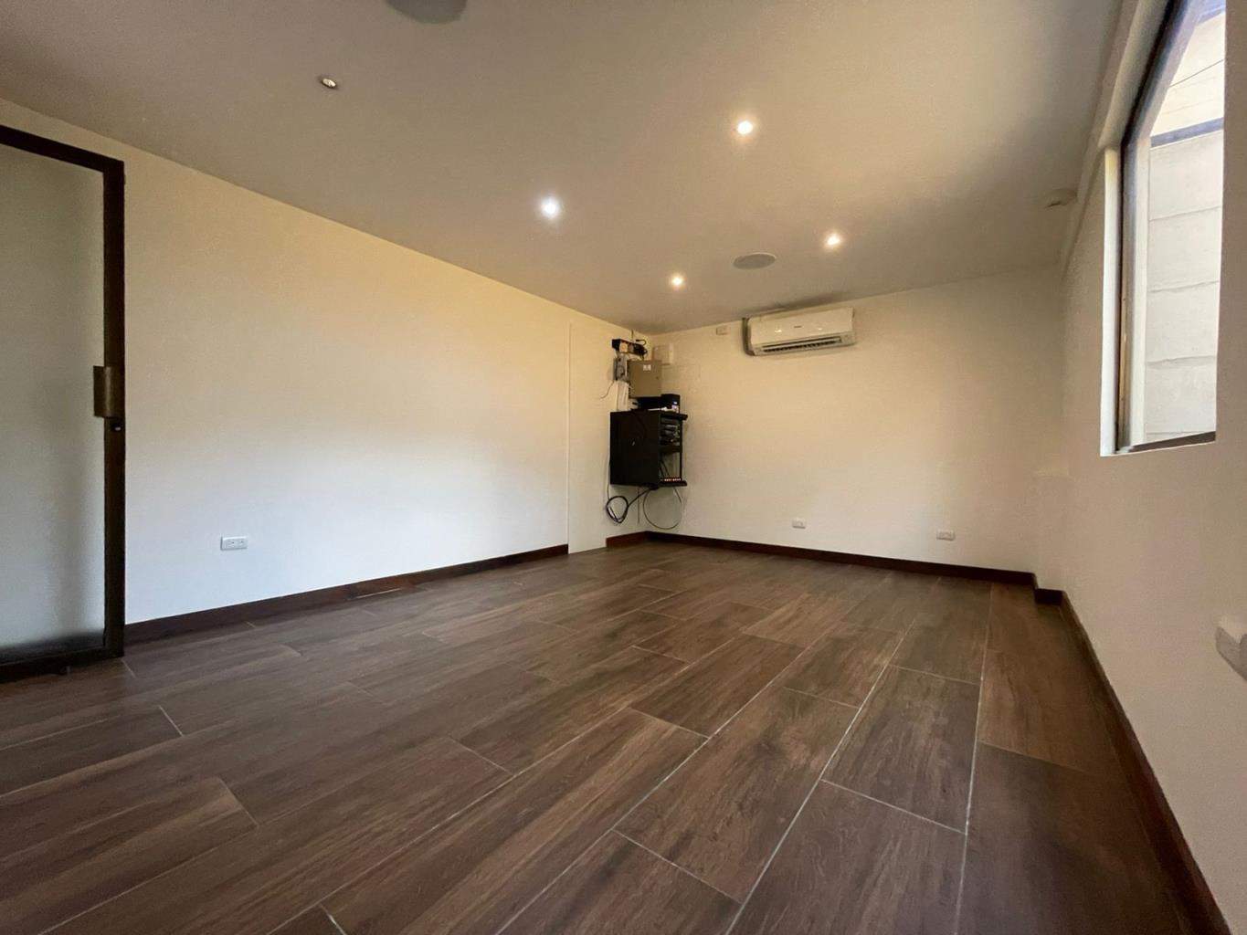 Ready Smart Technology Office Building & Workshop: Equipped for Modern Business in Tamarindo