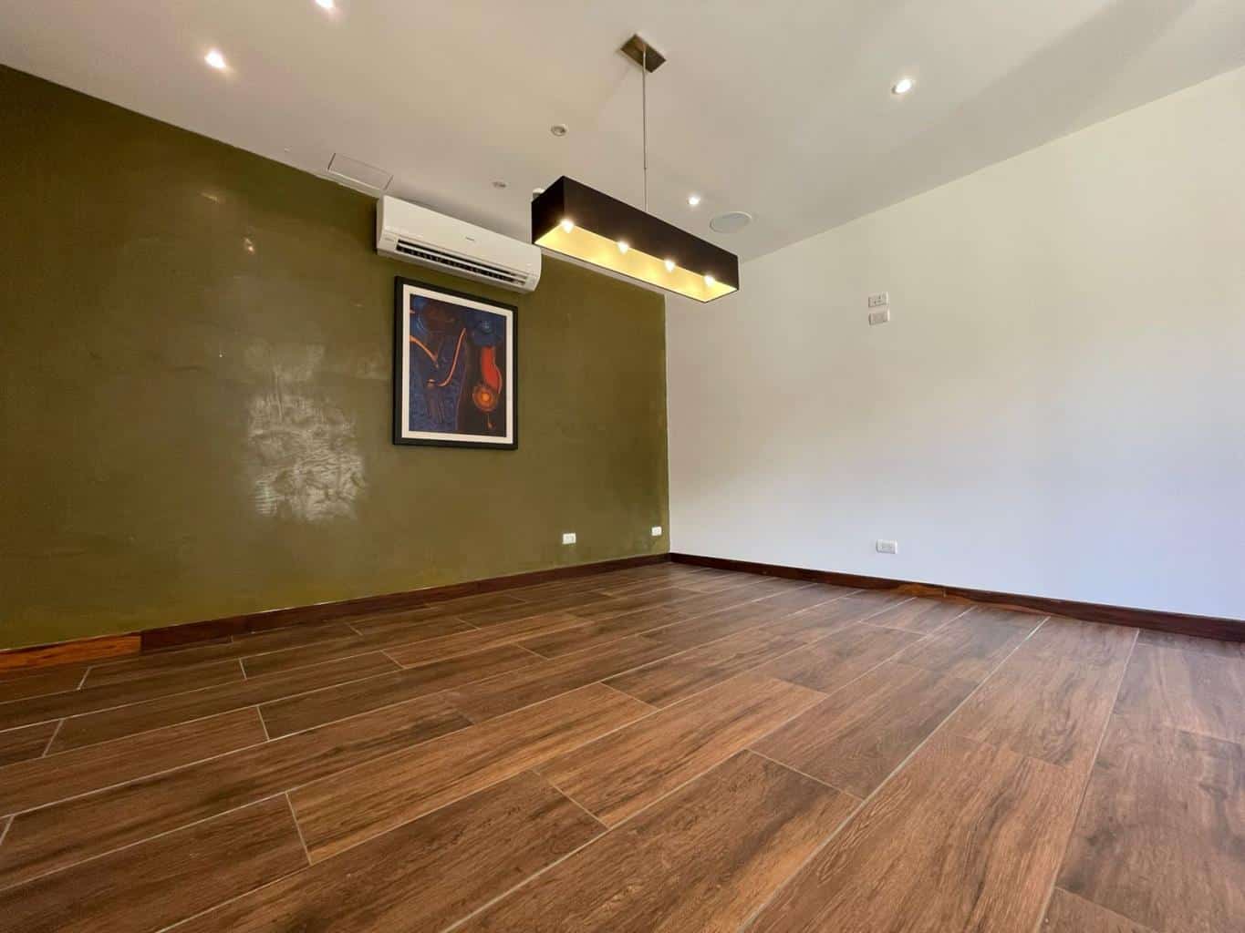 Ready Smart Technology Office Building & Workshop: Equipped for Modern Business in Tamarindo