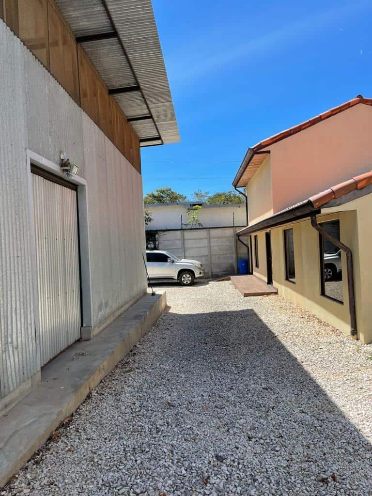 Ready Smart Technology Office Building & Workshop: Equipped for Modern Business in Tamarindo