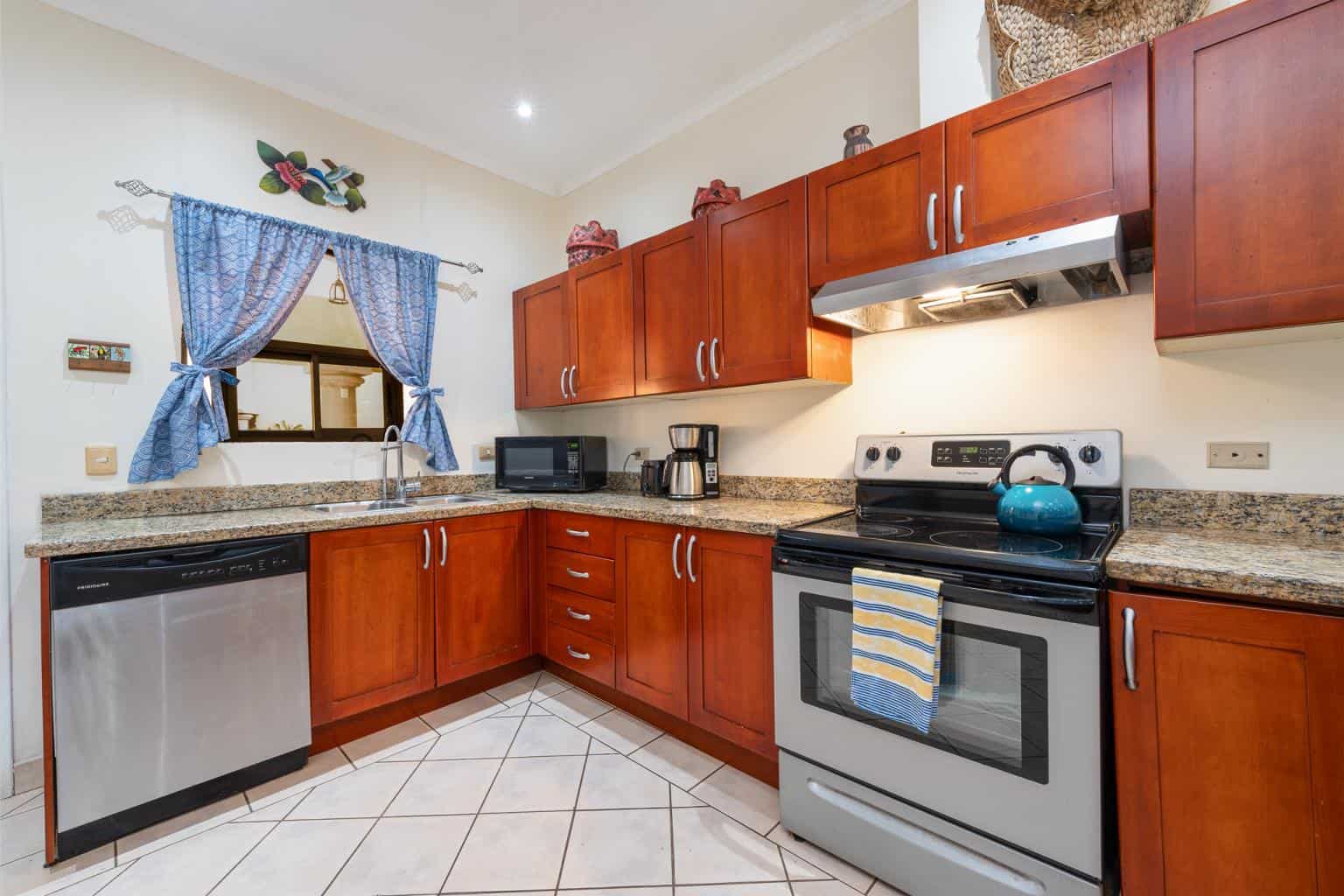 Sunrise Condo 45: Wake Up to Breathtaking Views in Tamarindo