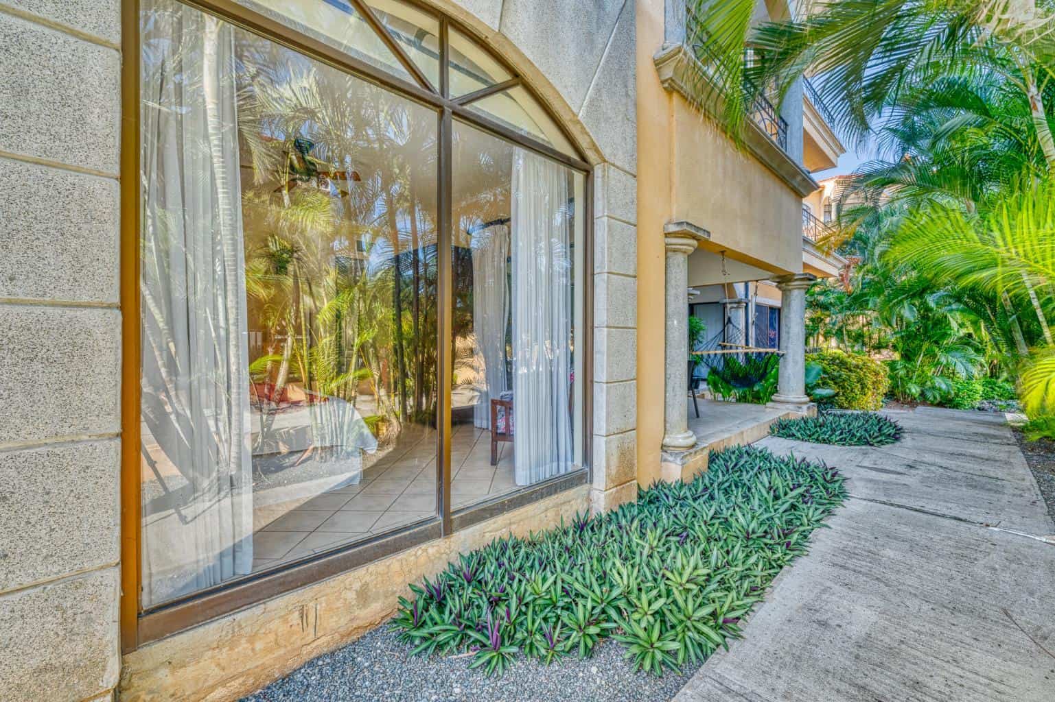 Sunrise Condo 45: Wake Up to Breathtaking Views in Tamarindo