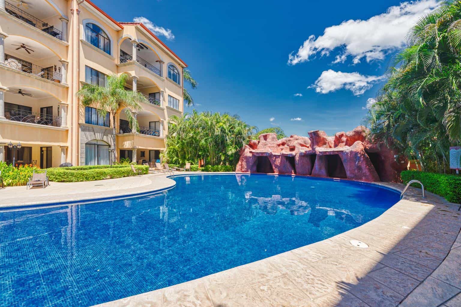 Sunrise Condo 45: Wake Up to Breathtaking Views in Tamarindo