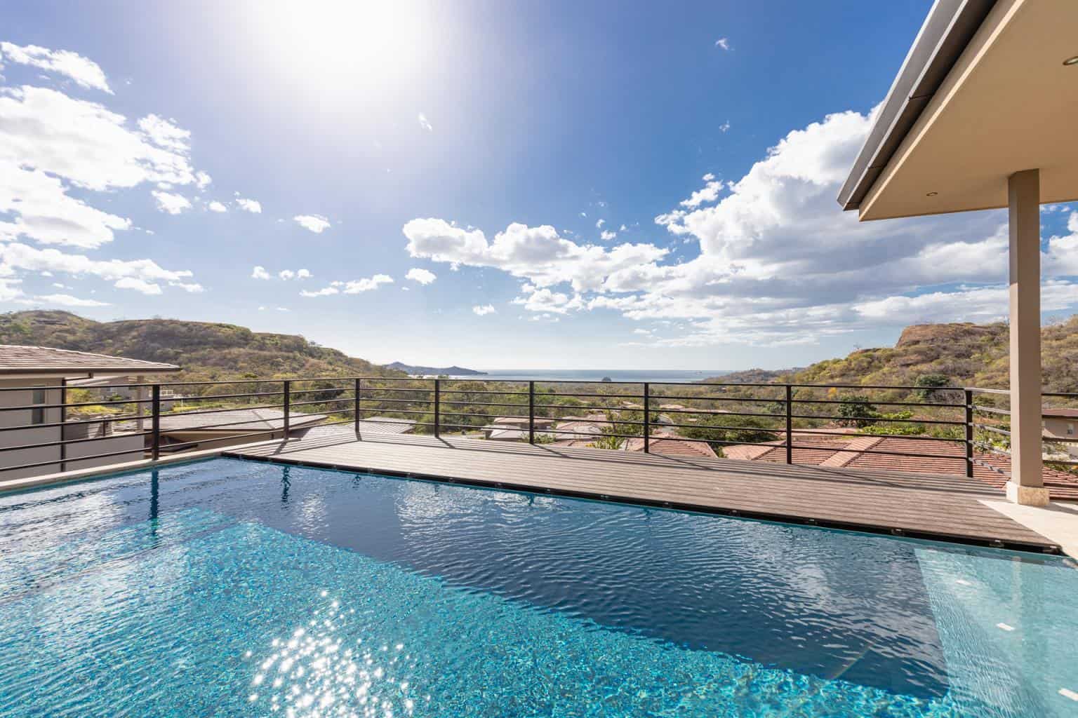 Casa de Acero - Sleek 4 Bedroom Modern Residence