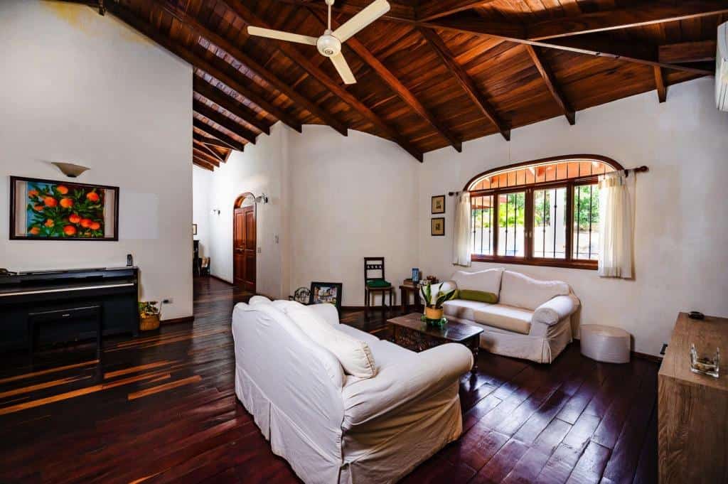 Tree Top Retreat Estate Gated Community Tamarindo, Suite Senderos, Tamarindo Beach: Elevated Living in the Treetops