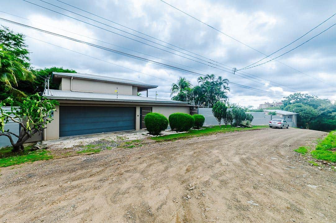 Casa Amani: Steps from the Beach and the Heart of Downtown Tamarindo!