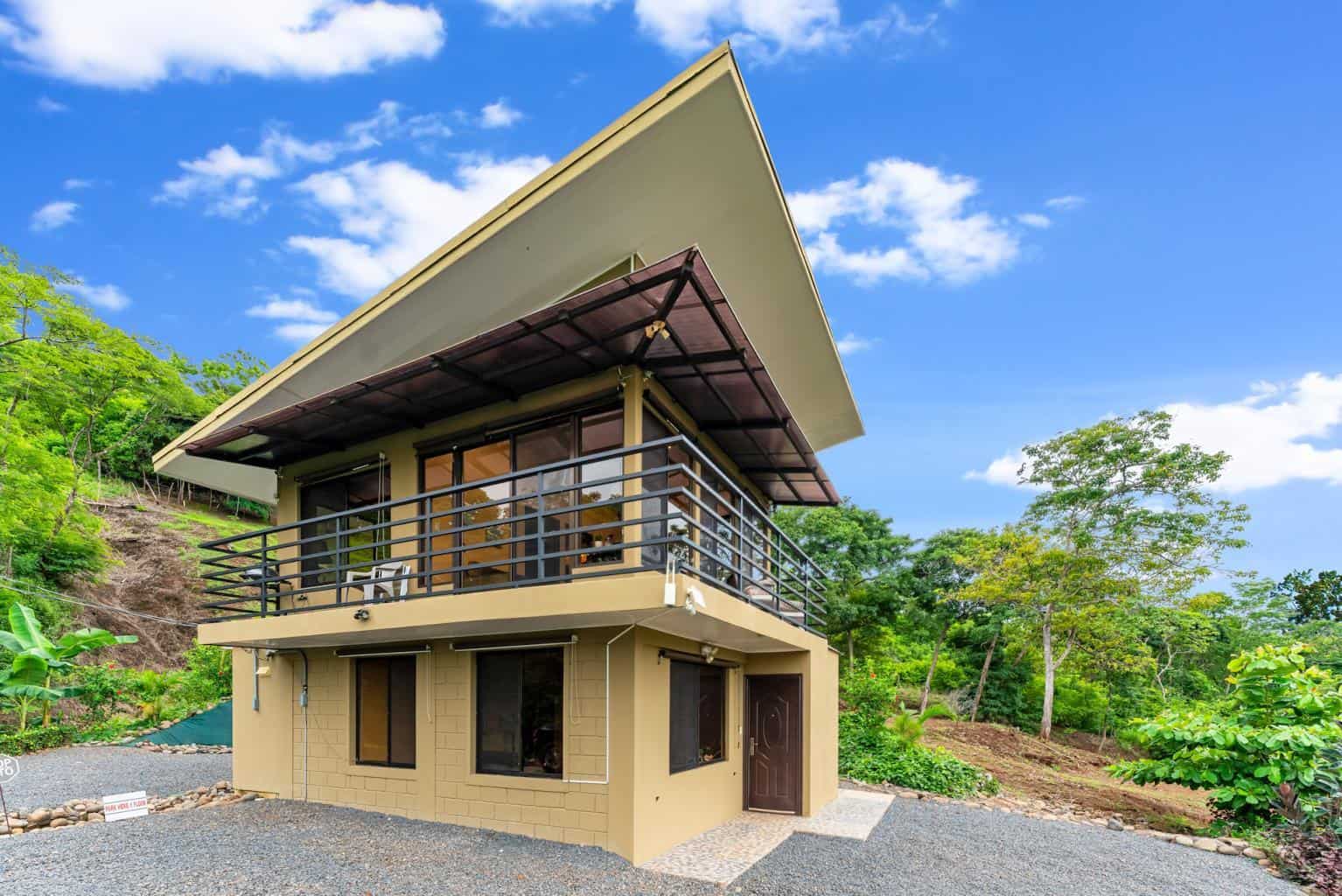 Casa Tropical: Experience Tranquil Living in Paradise!
