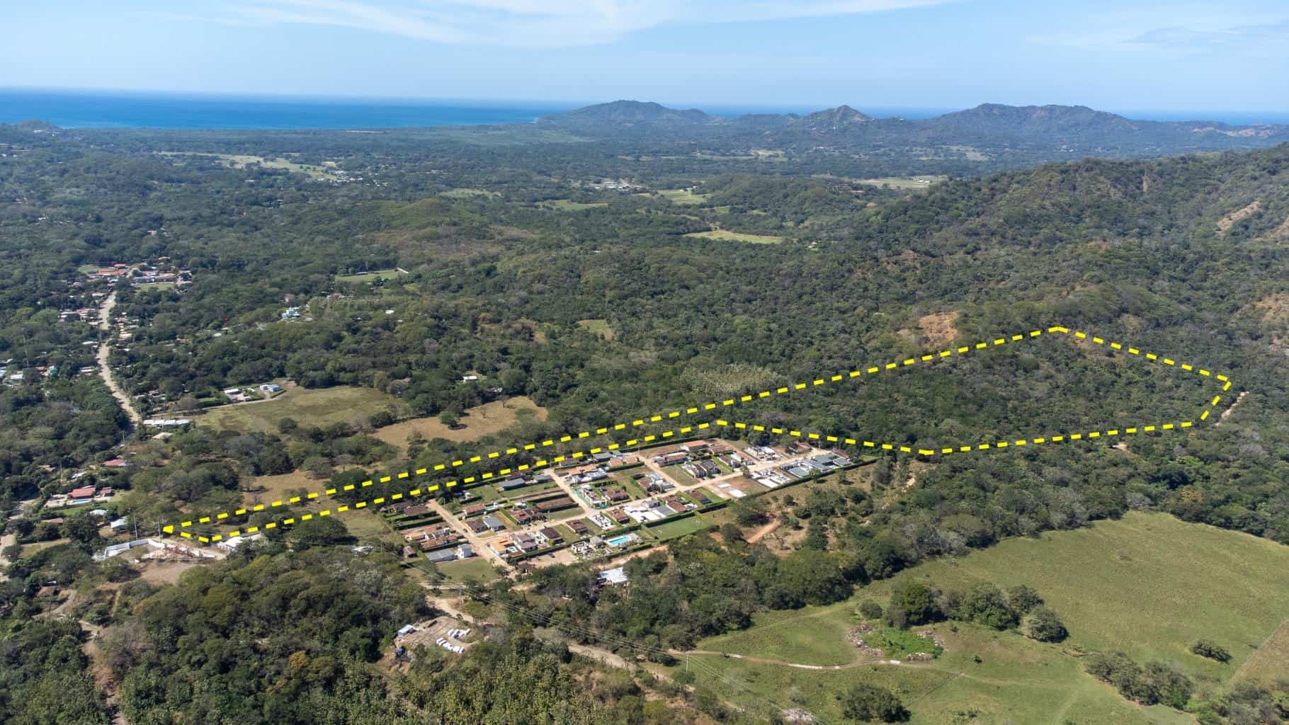 12 Hects / 29 ACRES only 15 minutes to Tamarindo beach, Suite Close to all facilities: Vast Acreage Close to Tamarindo