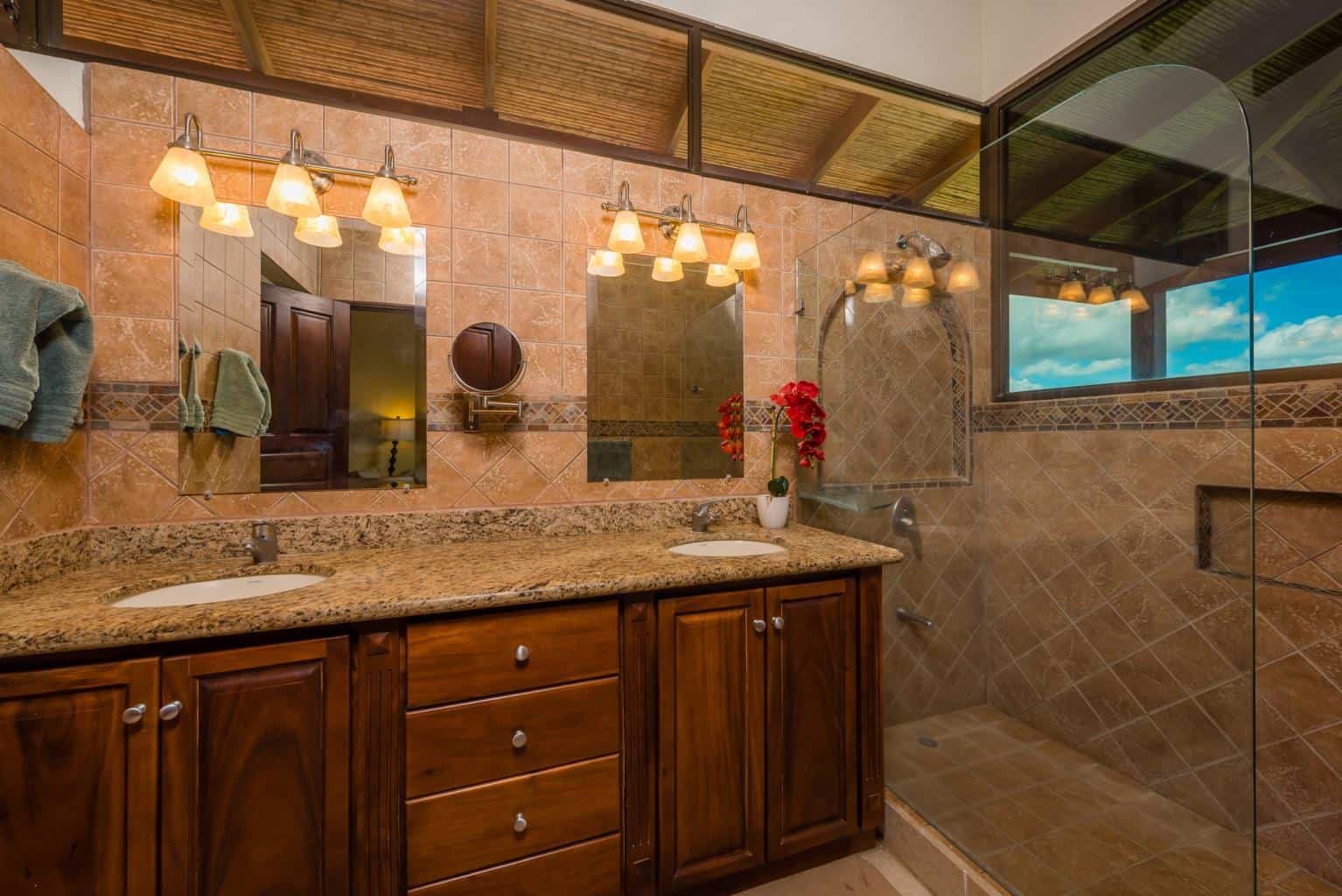 Casa Las Brisas, Flamingo Northridge