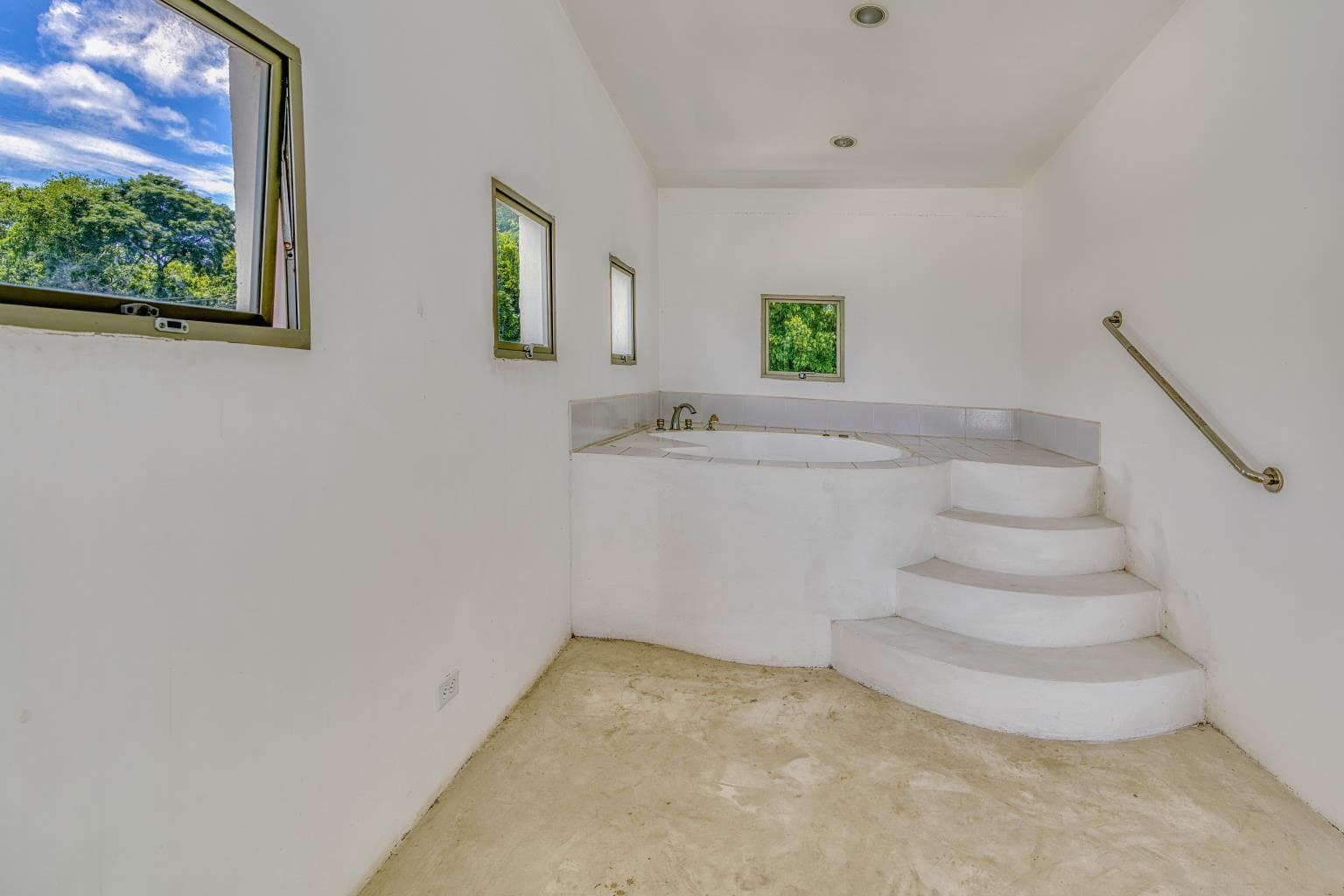 For sale: Luxurious beachfront residence boasting 5 bedrooms in Playa Potrero